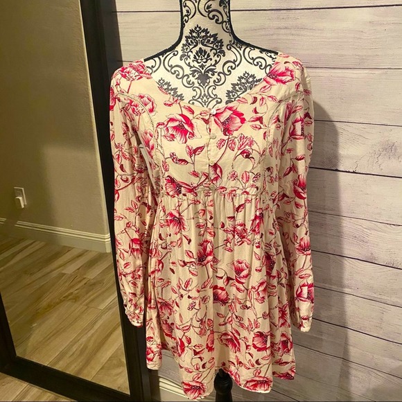 MinkPink Flowy Floral Mini Dress size Med - Picture 14 of 16